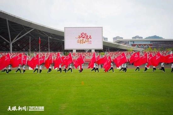 海报中但见医患二人乘着一张病床风驰电掣，明明焦急万分，却又满面笑容，四周还盘旋着喜鹊，所有元素组合在一起莫名荒诞，莫非这病暗藏着大福分？2019年贺岁档的竞争激烈程度已经达到了白热化，目前已宣布定档大年初一的电影就有多达十部，覆盖各种类型